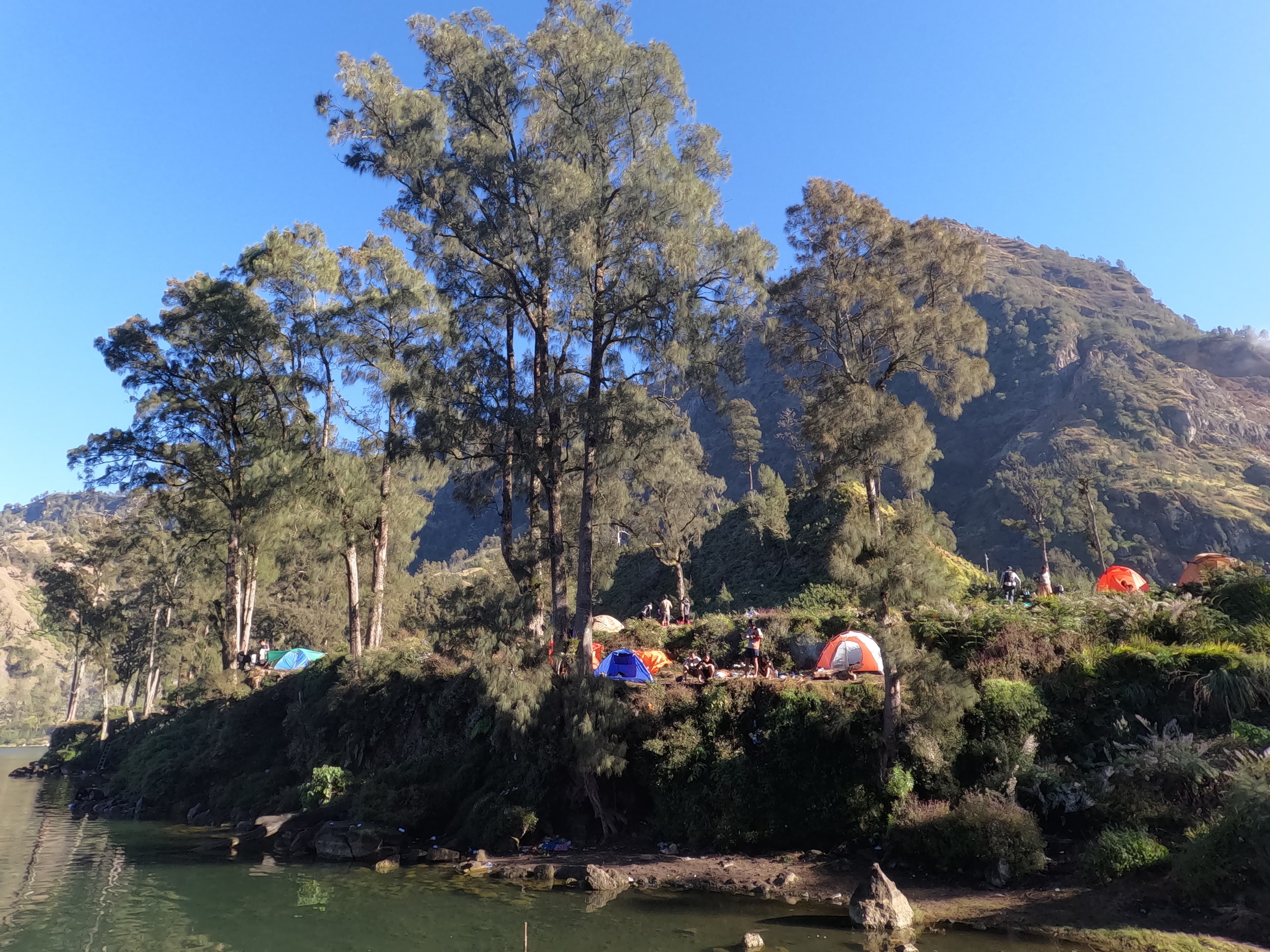 Discover Two Iconic Routes to Mount Rinjani: Trekking Adventures via Sembalun & Senaru