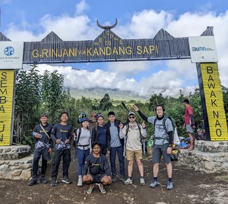 Mount Rinjani Trekking Summit 4 Days Sembalun to Senaru