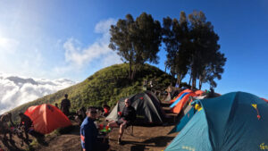 camping area in sebalun craterrim